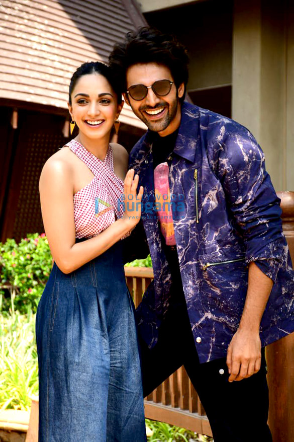 Photos: Kartik Aaryan and Kiara Advani twin in blue as they promote Bhool Bhulaiyaa 2 Photos: Kartik Aaryan and Kiara Advani twin in blue as they promote Bhool Bhulaiyaa 2