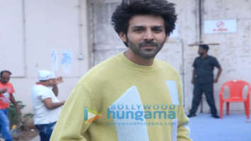 Photos: Kartik Aaryan snapped at Mehboob studio in Bandra