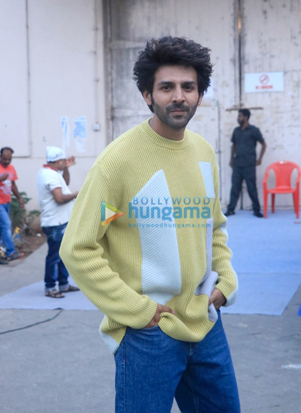 photos kartik aaryan snapped at mehboob studio in bandra 1