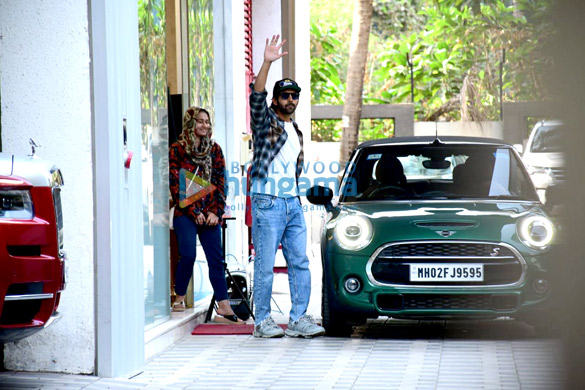 photos kartik aaryan snapped at t series office in andheri 1