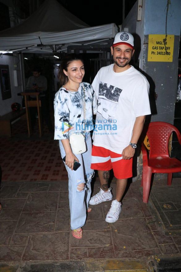 Photos Kunal Kemmu And Soha Ali Khan Snapped At Izumi Restaurant In Bandra 1 Soha Ali Khan 3135