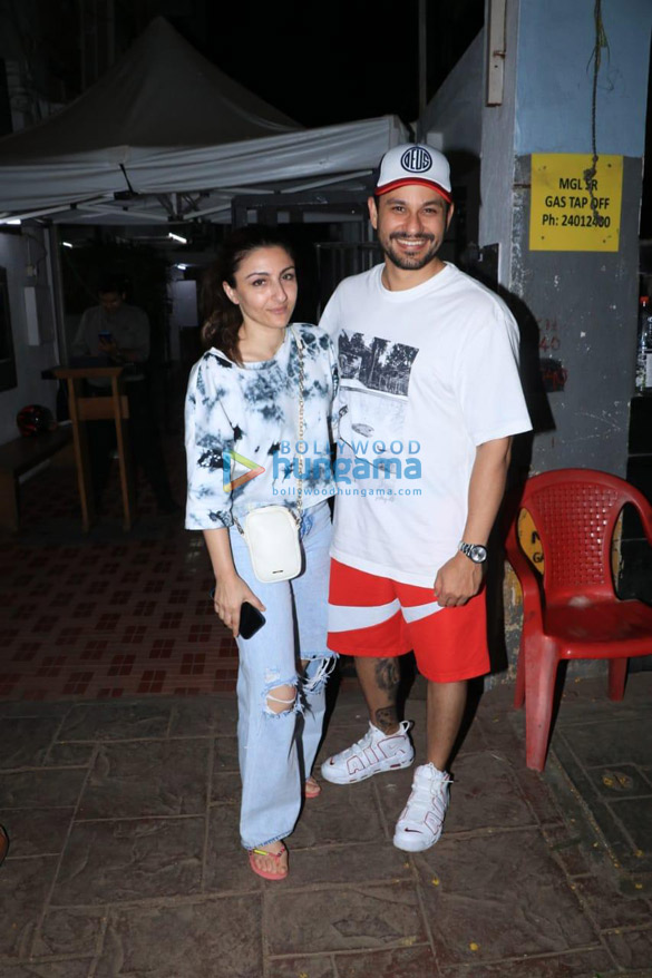 photos kunal kemmu and soha ali khan snapped at izumi restaurant in bandra 4