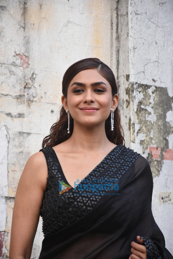 Photos Mrunal Thakur spotted in a black saree during the promotions of her  film Jersey (2) | Mrunal Thakur Images - Bollywood Hungama
