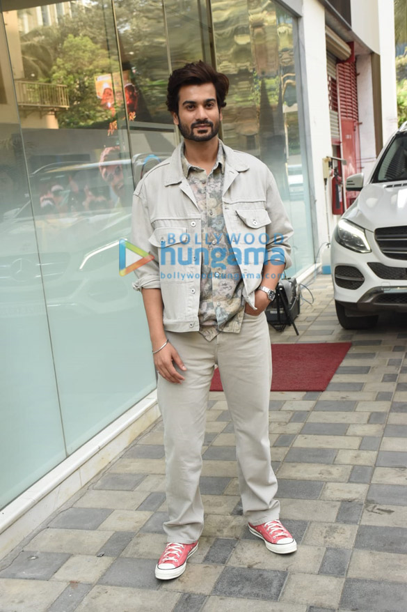 photos nikita dutta jubin nautiyal ayushmann khurrana and sunny kaushal snapped at t series office in andheri 2