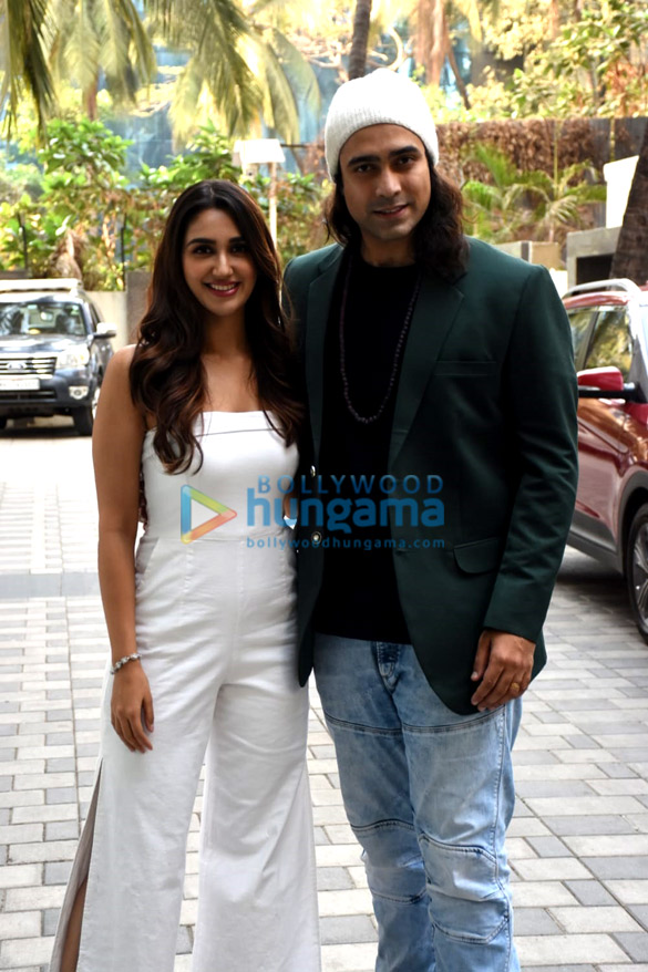Photos: Nikita Dutta, Jubin Nautiyal, Ayushmann Khurrana and Sunny Kaushal snapped at T-Series office in Andheri Photos: Nikita Dutta, Jubin Nautiyal, Ayushmann Khurrana and Sunny Kaushal snapped at T-Series office in Andheri
