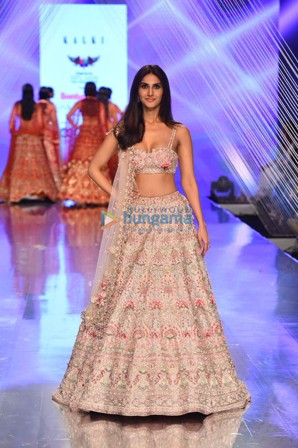 photos palak tiwari and vaani kapoor snapped at bombay times fashion week 2022 1