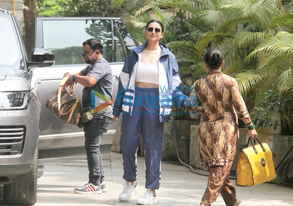 Photos: Parineeti Chopra spotted in Khar Photos: Parineeti Chopra spotted in Khar