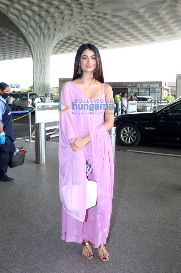 photos pranutan bahl palak tiwari hansika motwani and others snapped at the airport 8