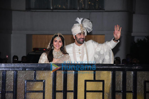 photos ranbir kapoor and alia bhatt greet media post their wedding 12