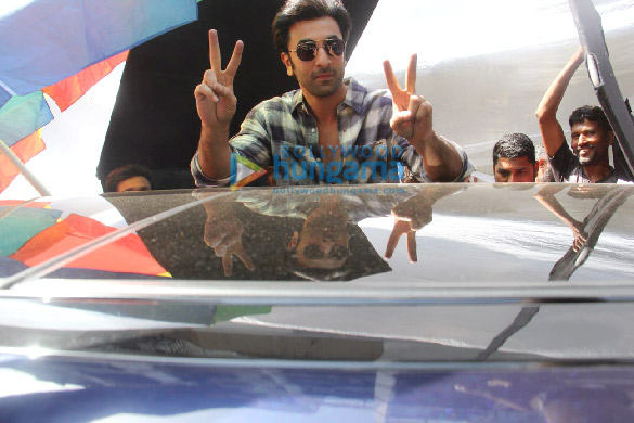 photos ranbir kapoor spotted on location for a shoot 3
