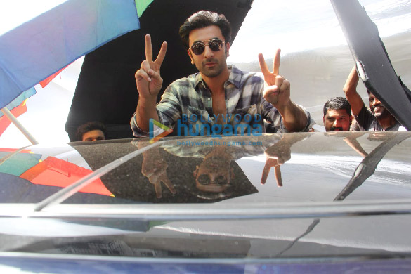 photos ranbir kapoor spotted on location for a shoot 5