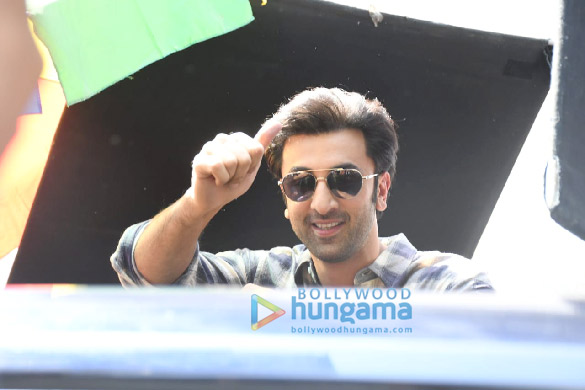 photos ranbir kapoor spotted on location for a shoot 6