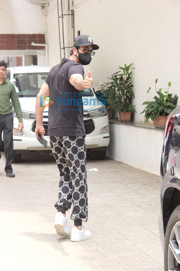 photos ranbir kapoor spotted outside a dubbing studio in khar 4