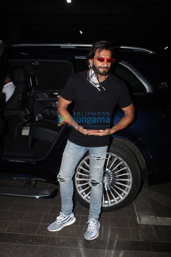 photos ranveer singh arrives in mumbai from delhi after rocky aur rani ki prem kahani shoot 3