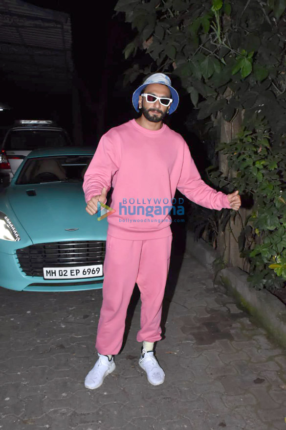 Photos: Ranveer Singh snapped at a dubbing studio in Bandra