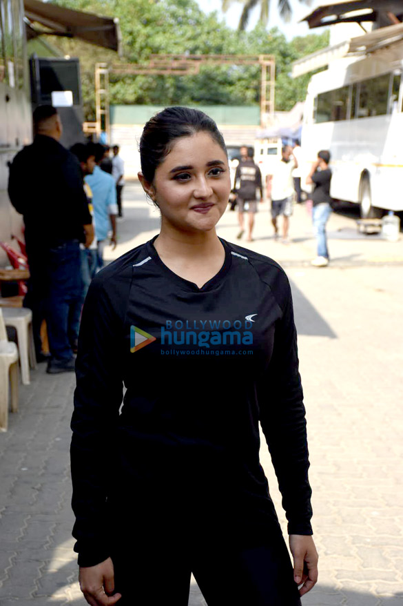photos rashami desai sara ali khan and saqib saleem spotted on the sets of the khatra khatra show 1