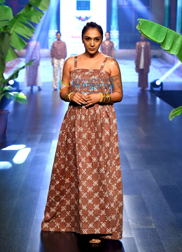 photos ruhi singh sukriti kakar akriti kakar and others walk the ramp at the bombay times fashion week 2022 3