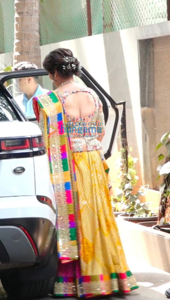 photos saif ali khan kareena kapoor khan pooja bhatt mahesh bhatt navya naveli nanda among others arrive at ranbir kapoor and alia bhatts wedding in bandra5 1