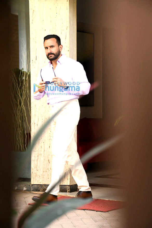 photos saif ali khan snapped sporting a suave look in bandra 4