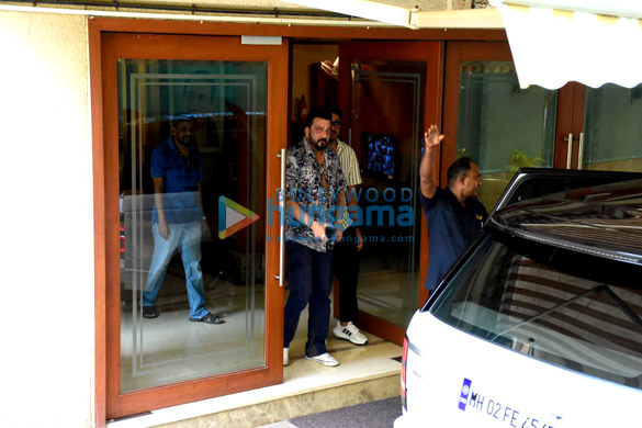 photos sanjay dutt spotted at bandra 1