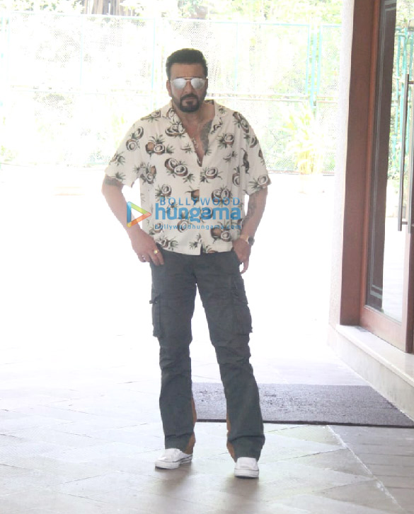 photos sanjay dutt spotted in khar 1