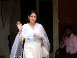 Photos: Sara Ali Khan, Tanishaa Mukerji and Kim Sharma snapped post their Pilates session