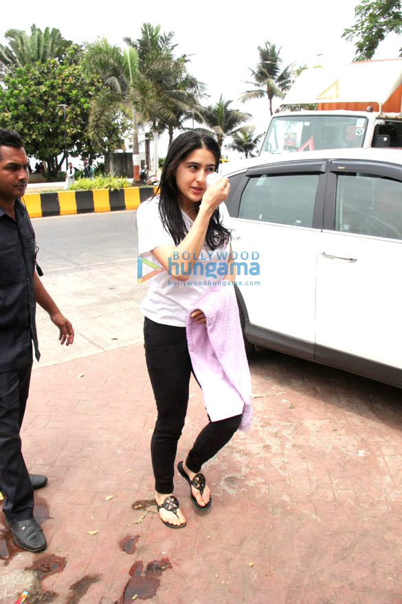 Photos: Sara Ali Khan spotted at shoot location Photos: Sara Ali Khan spotted at shoot location