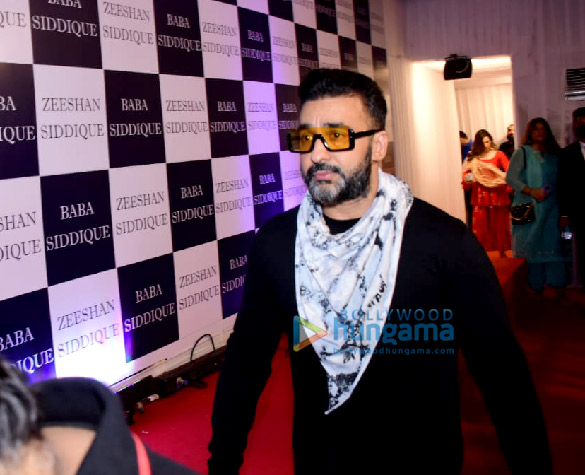 photos shah rukh khan salman khan sanjay dutt aamna sharif esha gupta and others snapped at baba siddiques iftaar party8 13