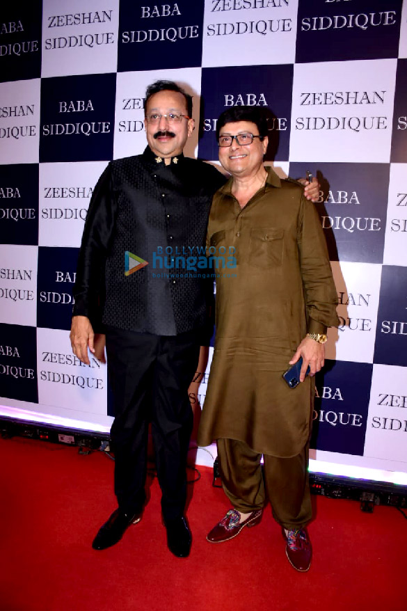 photos shah rukh khan salman khan sanjay dutt aamna sharif esha gupta and others snapped at baba siddiques iftaar party8 15