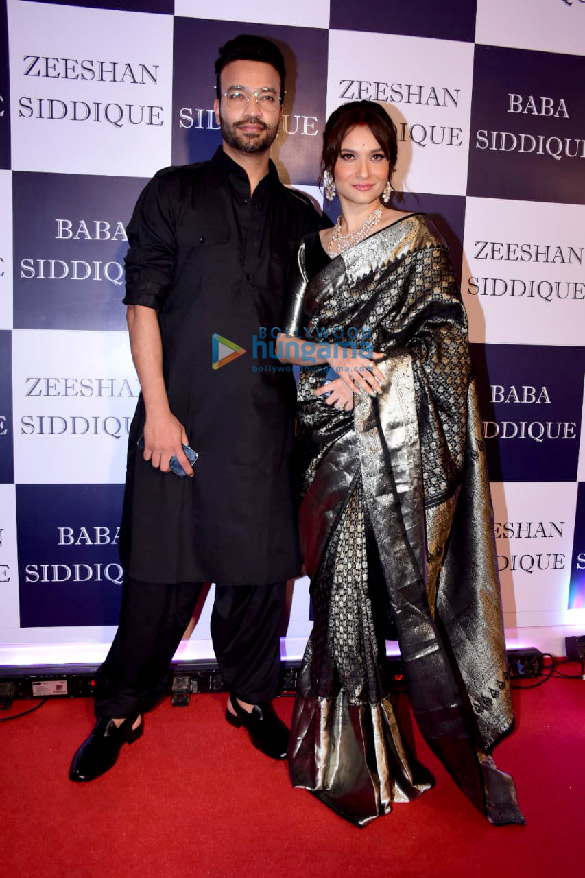 photos shah rukh khan salman khan sanjay dutt aamna sharif esha gupta and others snapped at baba siddiques iftaar party8 2