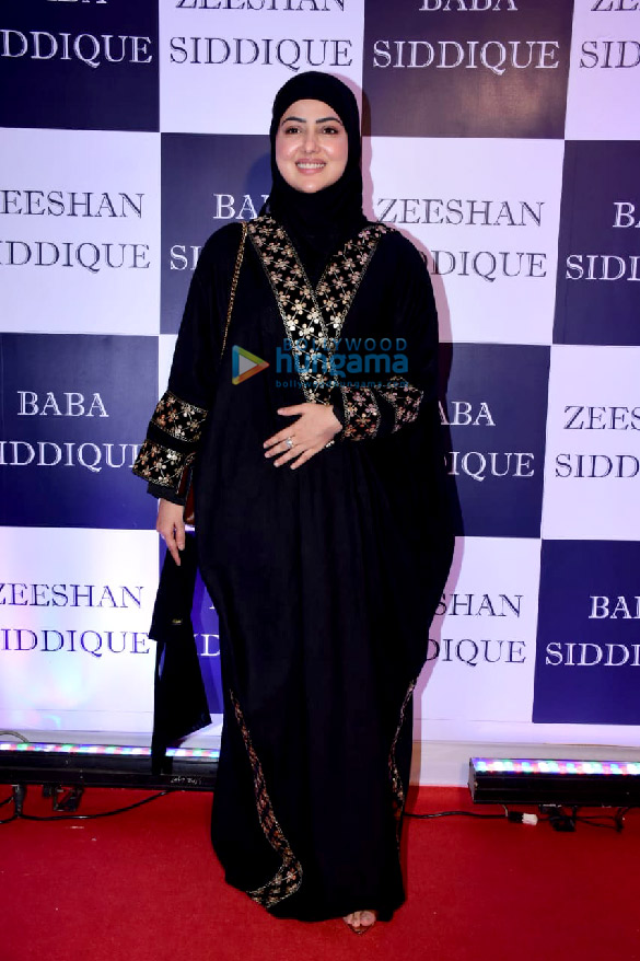 photos shah rukh khan salman khan sanjay dutt aamna sharif esha gupta and others snapped at baba siddiques iftaar party8 8 2