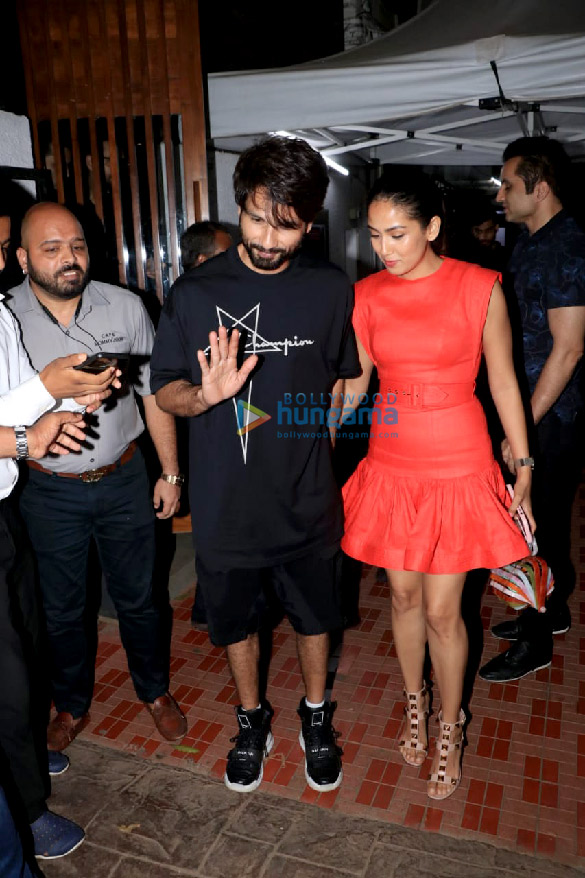 photos shahid kapoor and mira rajput snapped at izumi in bandra 3