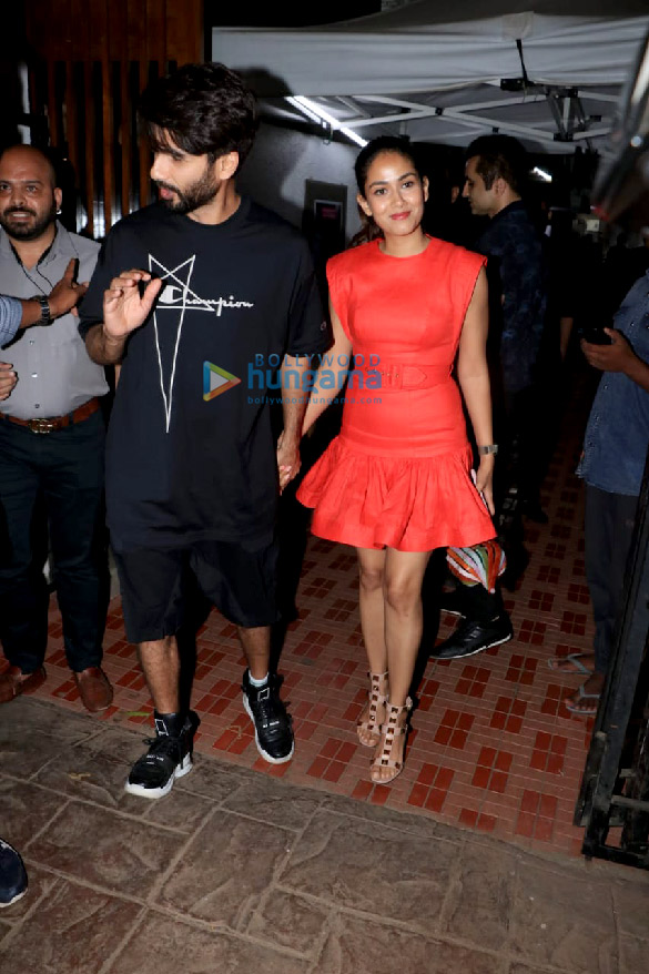 photos shahid kapoor and mira rajput snapped at izumi in bandra 4