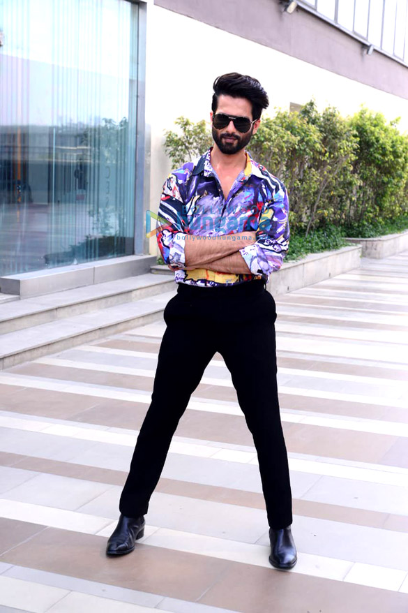 photos shahid kapoor and mrunal thakur in delhi for jersey promotions 2