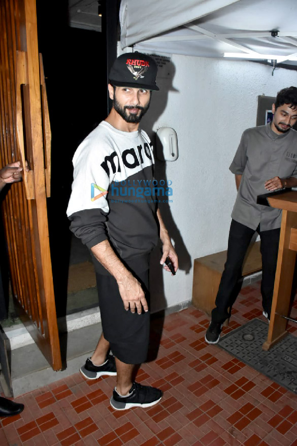 photos shahid kapoor snapped at izumi in bandra 3