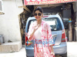 Photos: Shamita Shetty snapped at Kromakay salon in Juhu