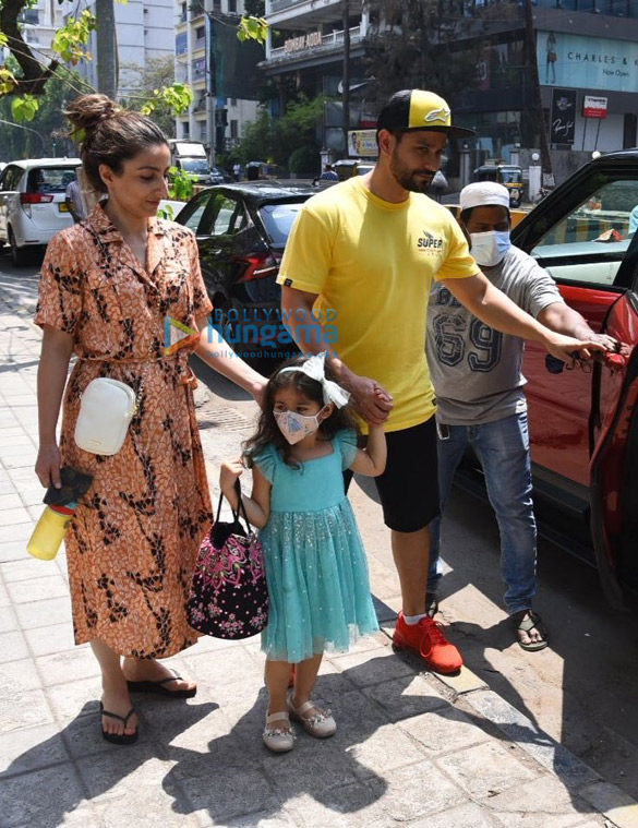 photos soha ali khan kunal kemmu and inaya snapped at foodhall 3