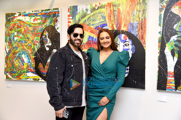 Sonakshi Sinha poses with the sketch at Jehangir Art Gallery Media