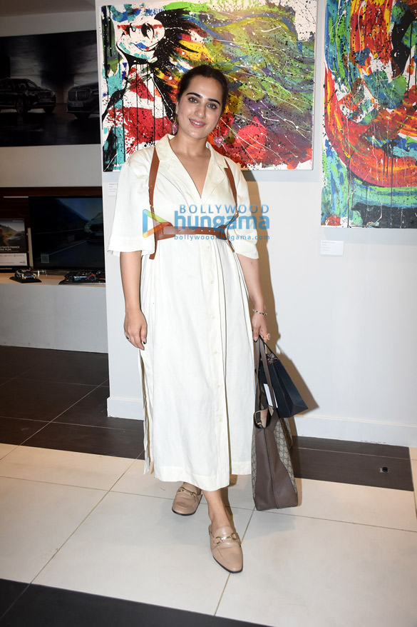 photos sonakshi sinha displays her artwork at the house of creativity inaugural show2 2