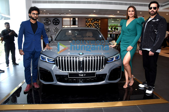 photos sonakshi sinha displays her artwork at the house of creativity inaugural show2 7