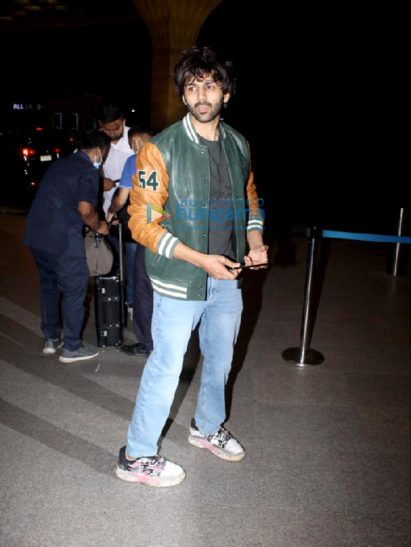 photos tara sutaria aadar jain urfi javed and others snapped at the airport 3
