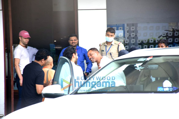 photos tara sutaria tiger shroff and will smith spotted at kalina airport 3