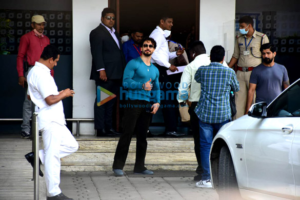 photos tara sutaria tiger shroff and will smith spotted at kalina airport 5