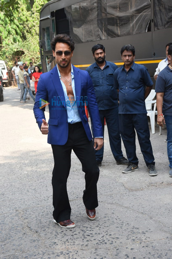 Photos: Tiger Shroff, Sonali Bendre and Jay Bhanushali snapped on the sets of DID Lil Master Photos: Tiger Shroff, Sonali Bendre and Jay Bhanushali snapped on the sets of DID Lil Master