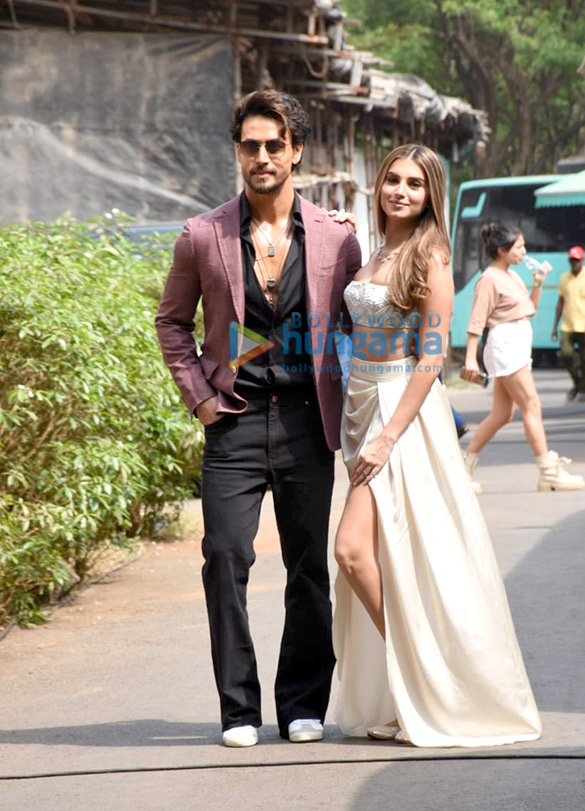 Photos: Tiger Shroff, Tara Sutaria and Nawazuddin Siddiqui snapped on the sets of The Kapil Sharma Show promoting their film Heropanti 2 Photos: Tiger Shroff, Tara Sutaria and Nawazuddin Siddiqui snapped on the sets of The Kapil Sharma Show promoting their film Heropanti 2
