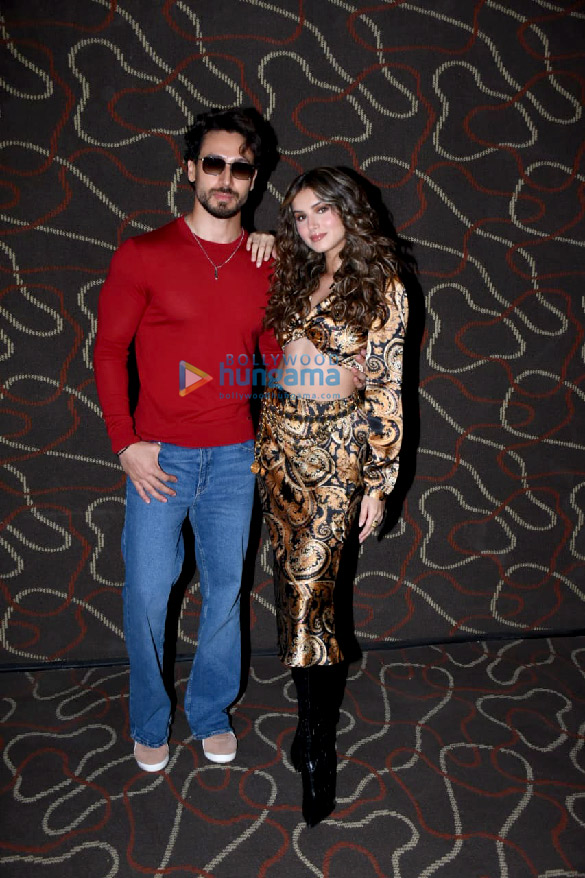 photos tiger shroff and tara sutaria meet fans in a mall as they promote heropanti 2 6