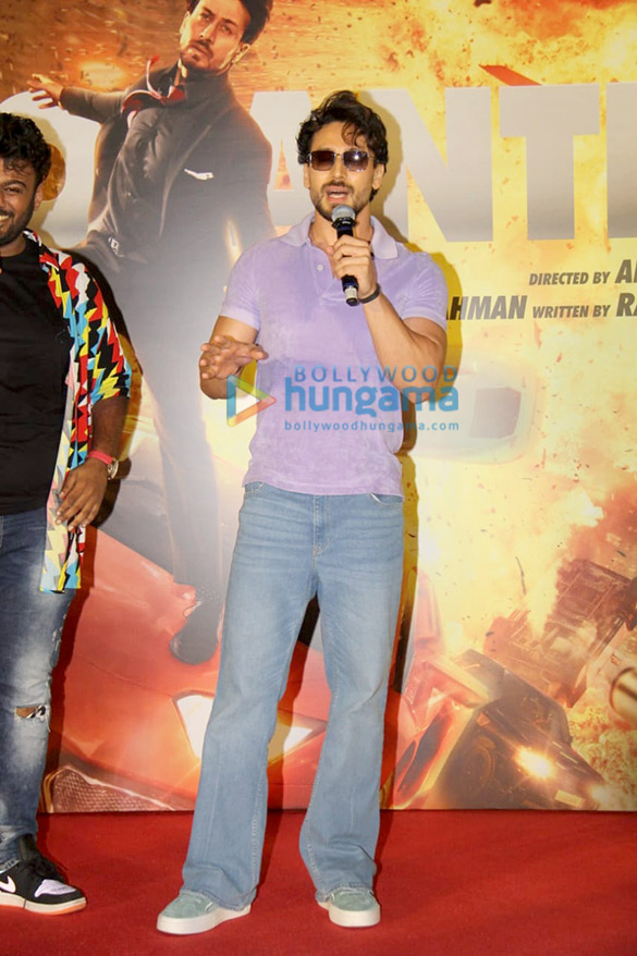 photos tiger shroff grooves with his fans at the launch of the song whistle baja 2 0 at gaiety galaxy in bandra 4