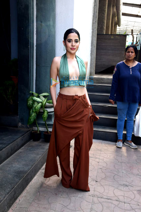 photos urfi javed snapped in juhu 2 5