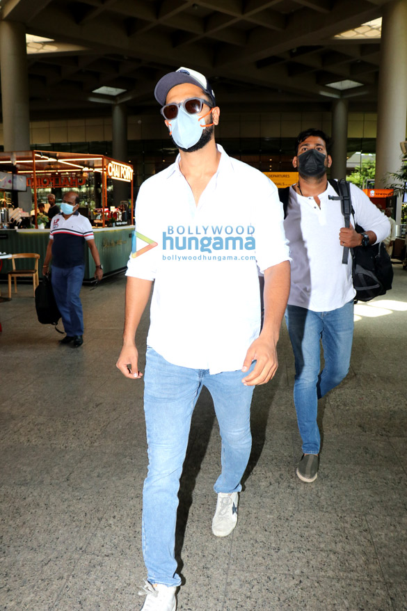 photos urvashi rautela madhuri dixit rashmika mandanna and others snapped at the airport1 1 2