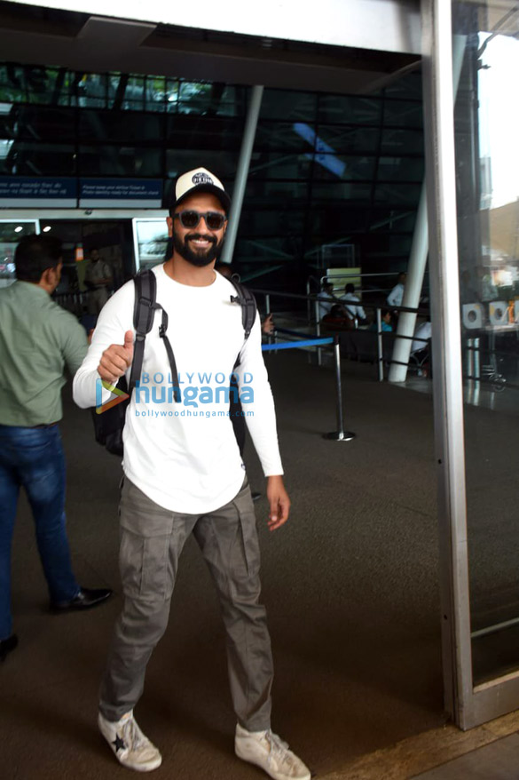 photos vicky kaushal katrina kaif shruti haasan and shehnaaz gill snapped at the airport 3